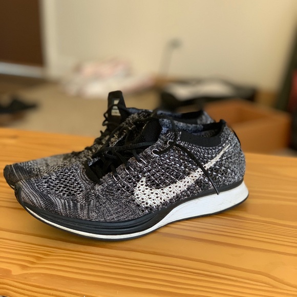 nike flyknit racer oreo womens